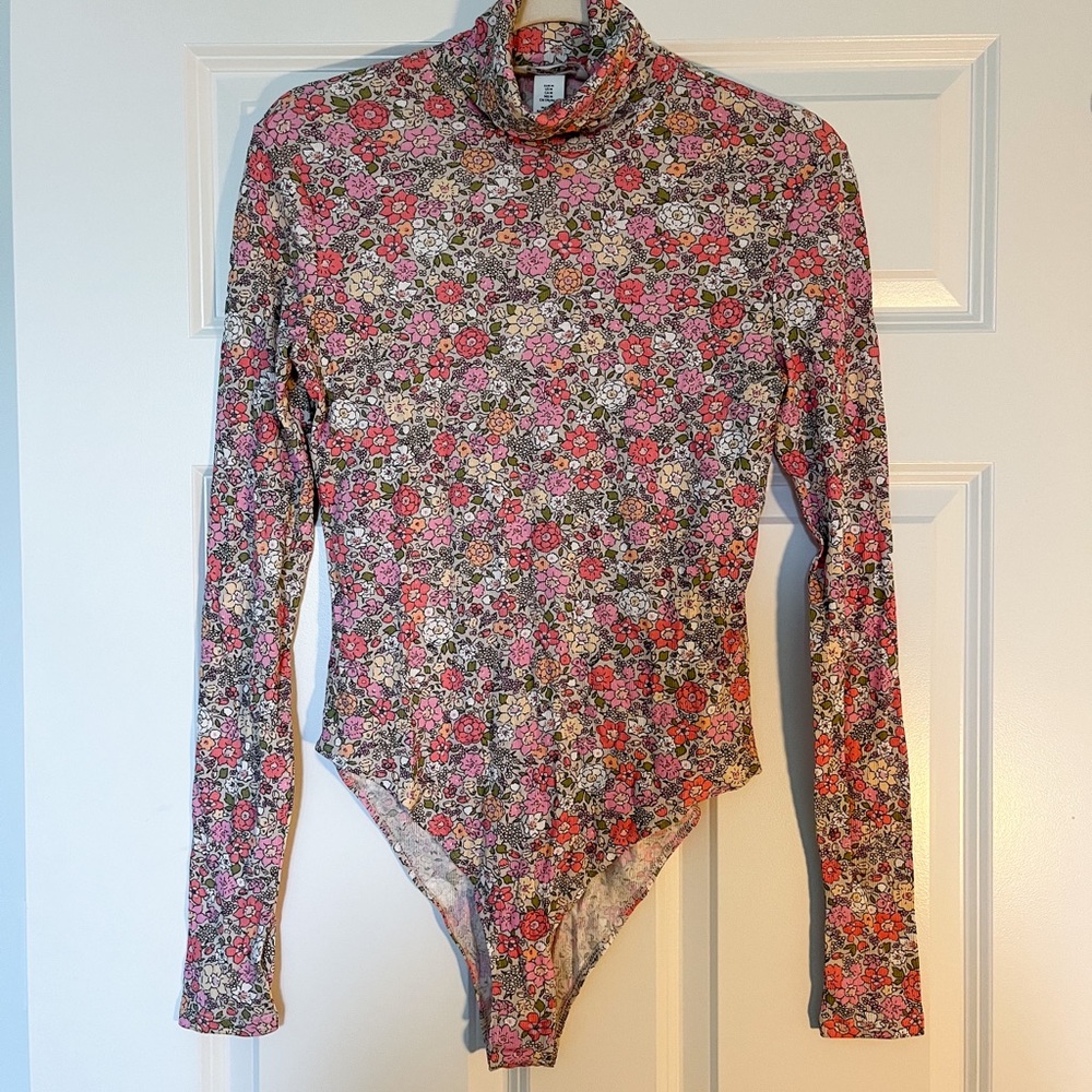 H&M Ribbed Floral Turtleneck Bodysuit